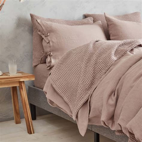 The Magic of Natural Fibers: Why Linen Duvet Covers Are a Game-Changer